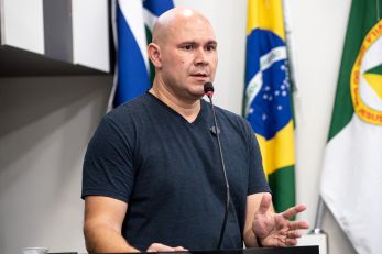 Abilio entrega aparelho que faz 900 exames por ms