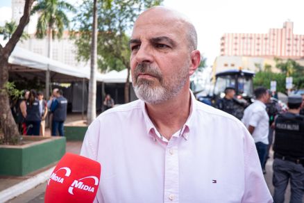 O secretrio de Educao, Amauri Monge, que disse estar investindo percentual constitucional