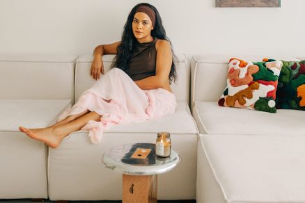 Atriz Bella Campos em seu novo apartamento no Rio de Janeiro 