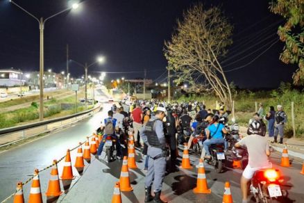 Ao todo, foram fiscalizados 279 veculos, sendo que 76 foram autuados e 64 deles foram removidos