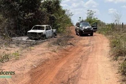 A caminhonete pegou fogo em propriedade rural de Cceres