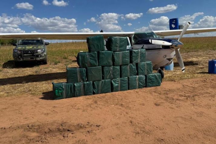 PF, FAB e Gefron apreendem avio com 1 tonelada de cocana