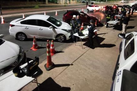 Foras de Segurana fizeram fiscalizao na na rodovia estadual Hlder Cndia (MT-010), no bairro Ribeiro do Lipa, em Cuiab.