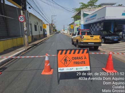 A Prefeitura de Cuiab acompanha, nesta segunda-feira (29), os trabalhos de reparo em uma rede de abastecimento de gua na Avenida Dom Aquino
