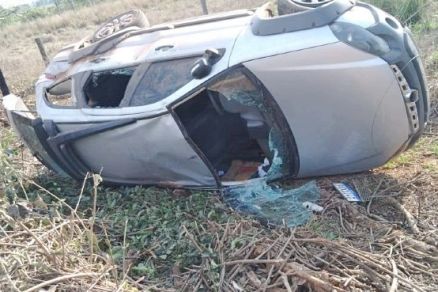 Fiat Palio Weekend onde estavam as vtimas ficou capotado s margens de estrada