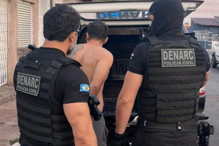 Polcia Civil durante cumprimento de mandado de priso 