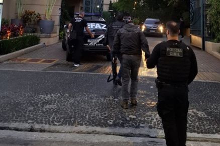 Agentes da Polcia Civil durante cumprimento de Operao 
