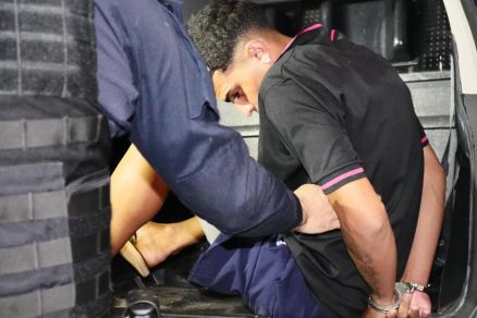 O suspeito Vitor Hugo Oliveira da Silva, ao chegar  DHPP