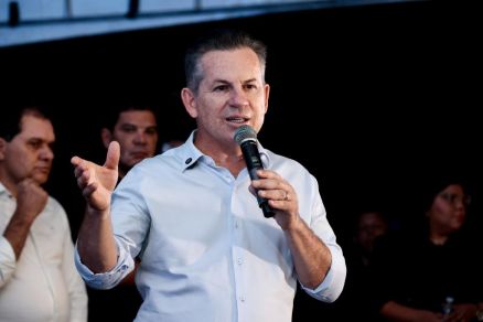 O governador Mauro Mendes, durante solenidade na PM