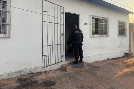 Agente da Polcia Civil durante cumprimento de mandado 