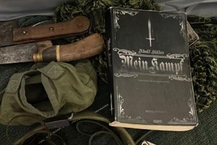 Livro do nazismo achado durante busca e apreenso em casa de morador de Vrzea Grande