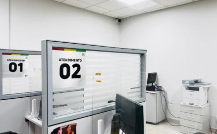 Cmera instalada no atendimento ao pblico na sede do Detran, em Cuiab