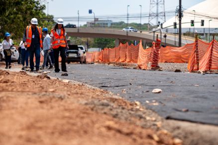 Avenida do CPA passa por obras para a implementao do corredor do modal