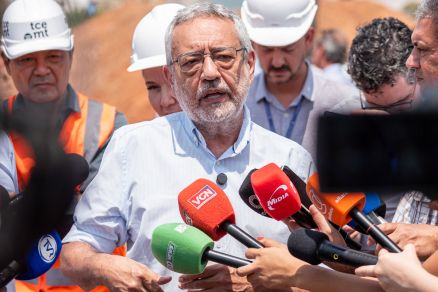 O secretrio Marcelo de Oliveira durante vistoria nas obras do BRT na Avenida do CPA
