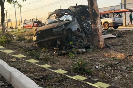 Uma pessoa morre e outra fica ferida em acidente de carro em Cuiab