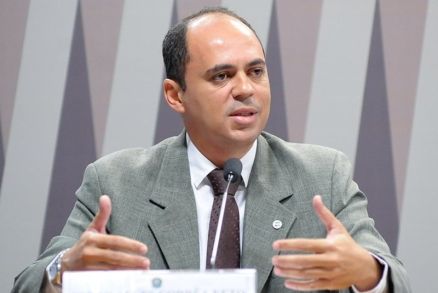 O secretrio do ministrio, Pedro Alves Corra Neto, que recebeu o dinheiro, segundo investigao