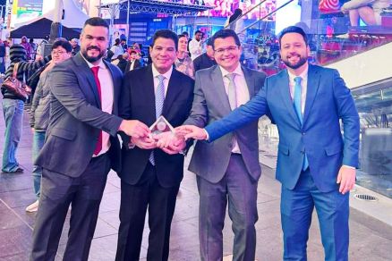 Os representantes da Nova Rota, Joo Victor Kohl, Cidinho Santos, Luciano Uchoa, e Roberto Madureira