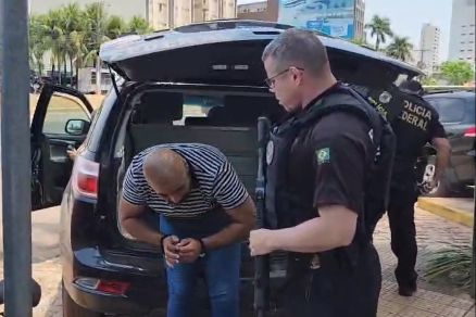 Momento da chegada de Djalma na sede da PF, em Cuiab