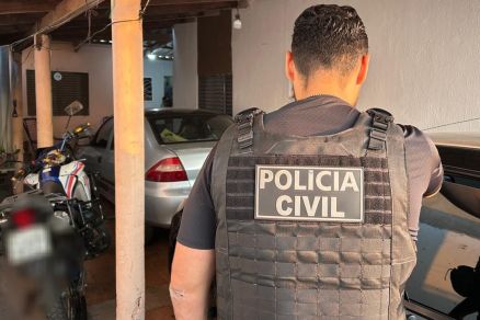 Agente da Polcia Civil durante cumprimento de mandado 