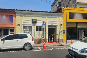 Mulher e filho so encontrados mortos em decomposio em casa