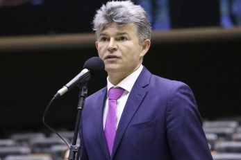 Deputado de MT e advogada protagonizam briga na Cmara