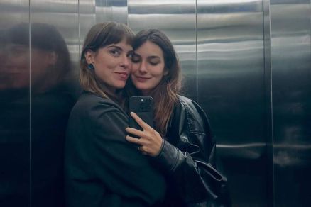  Emilia e Marina em foto compartilhada pela atriz durante o namoro