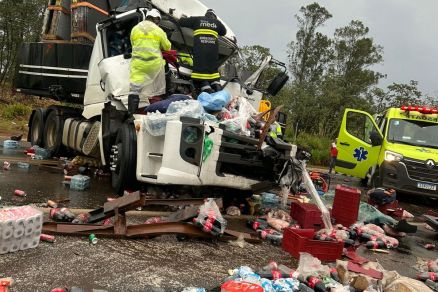 Acidente entre carreta e caminho na BR-163 em Sorriso 