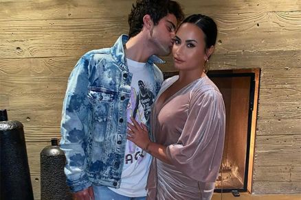O ator Max Ehrich, ex-noivo de Demi Lovato