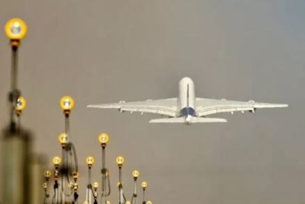 2014: Avio decola do aeroporto internacional de Santiago, no Chile