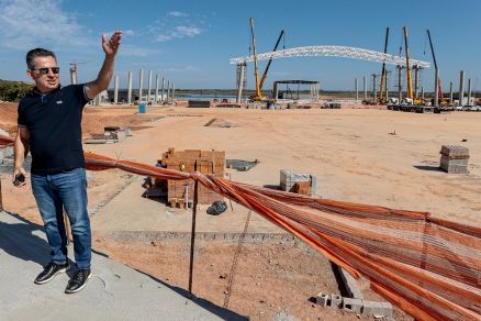 O governador Mauro Mendes durante vistoria nas obras do Parque Novo Mato Grosso