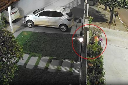 Ataque foi filmado por cmeras de segurana da residncia das vtimas