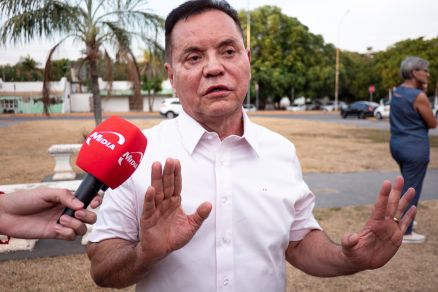 Deputado Eduardo Botelho quer definio do senador Jayme Campos sobre candidatura majoritria