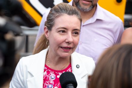 A prefeita Fl�via Moretti disse que n�o v� cr�tica como ruim, mas defendeu nomea��o