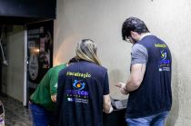 Procon e Inmetro lacram bomba de combustvel com vazamento em posto de Cuiab