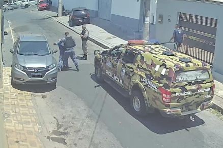 Suspeito  preso enquanto tenta furtar veculo 