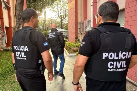 Agentes da Polcia Civil durante cumprimento de mandados 