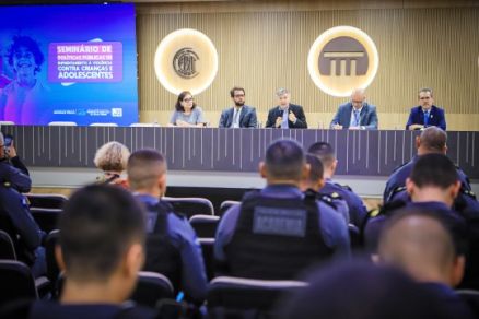 Presidente da Comisso Permanente de Segurana Pblica, Waldir Teis, durante fala de encerramento do Seminrio