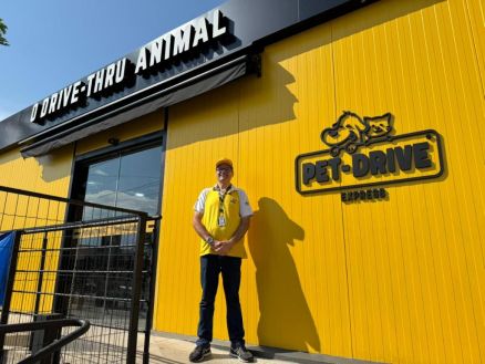 Com criatividade, o veterinrio inovou ao transformar uma sugesto do filho em um formato diferente de atender tutores de pets em Cuiab.