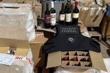 Receita apreende R$ 60 mil em vinhos premium e eletrnicos