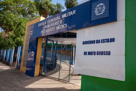 Fachada da Escola Estadual Militar Dom Pedro II, antigo Presidente Mdici, onde aconteceram denncias