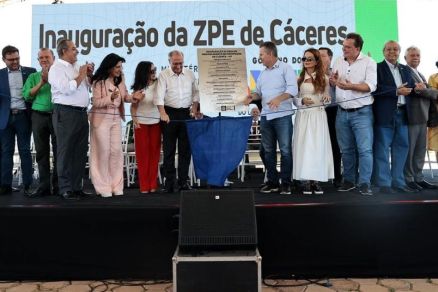 Autoridades no evento de inaugurao za ZPE em Cceres, nesta manh