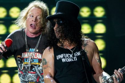 Axl Rose e Slash, durante performance do Guns N' Roses 