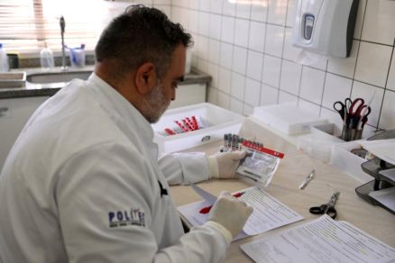 Desde maio de 2025, a Politec, em conjunto com o departamento de qumica da UFMT, incorporou exames para detectar metanol em casos de suspeita de intoxicao