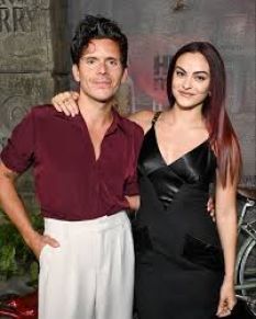 A atriz Camila Mendes e o ator Rudy Mancuso