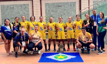 Equipe da Escola Fernando Leite, de Vrzea Grande, campe no Futsal Feminino