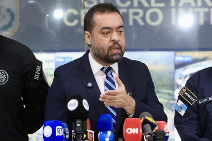 O governador do RJ, Claudio Castro, durante coletiva  imprensa nesta tera-feira