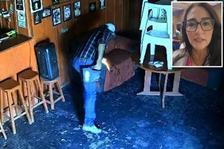 Momento que homem ateia fogo em Cabar; a vereadora Cludia Kafer (detalhe) negou envolvimento no caso