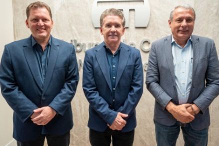 residente do TCE-MT, conselheiro Srgio Ricardo, em reunio com os prefeitos Calebe Francio, de Boa Esperana do Norte, e Alei Fernandes, de Sorriso