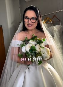 A primeira-dama Samantha Iris, durante vdeo sobre casamento comunitrio