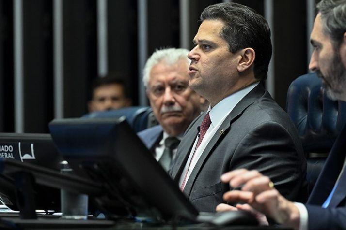 Alcolumbre critica atraso no envio da indica��o de Messias ao Senado